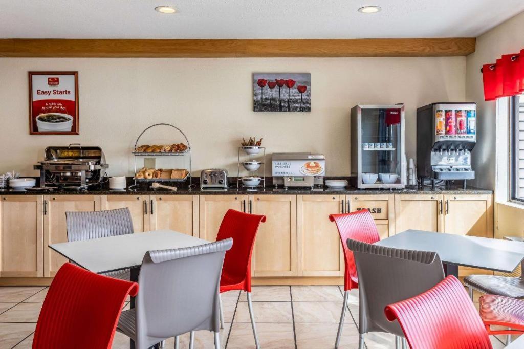 Econo Lodge Итака Экстерьер фото