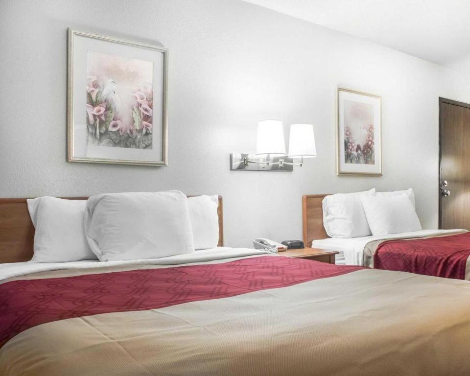Econo Lodge Итака Экстерьер фото