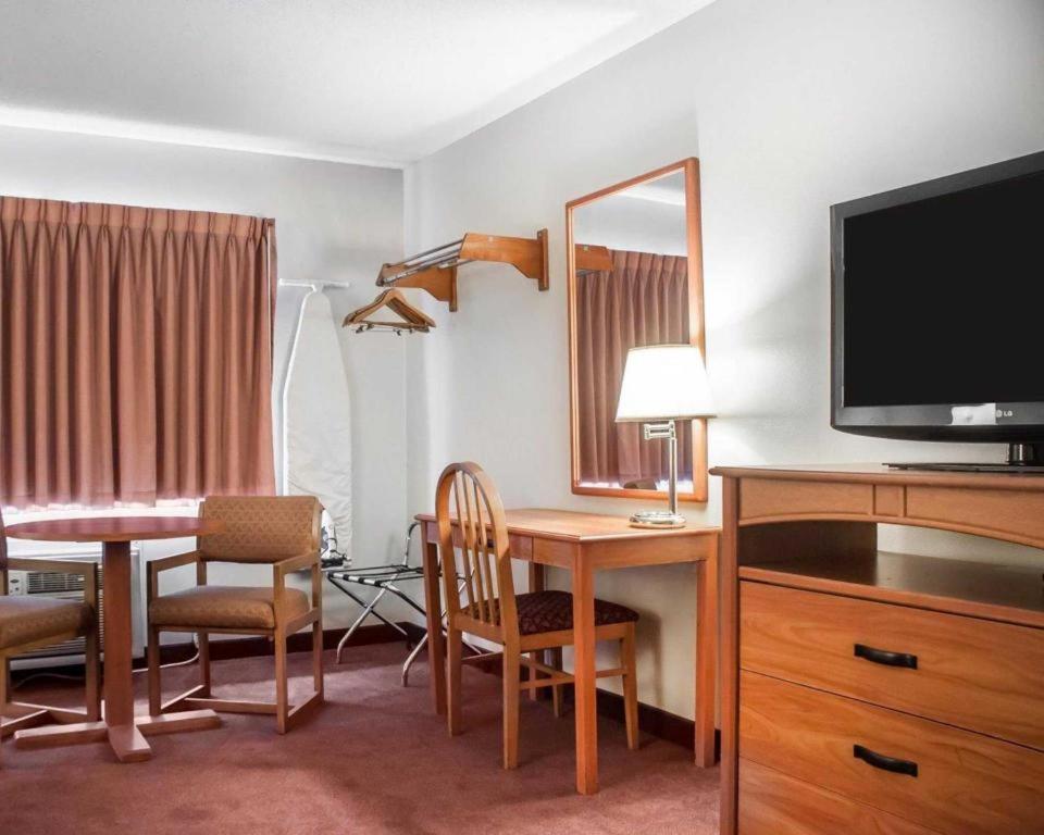 Econo Lodge Итака Экстерьер фото