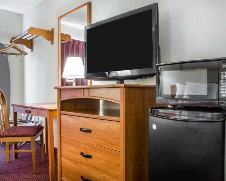 Econo Lodge Итака Экстерьер фото