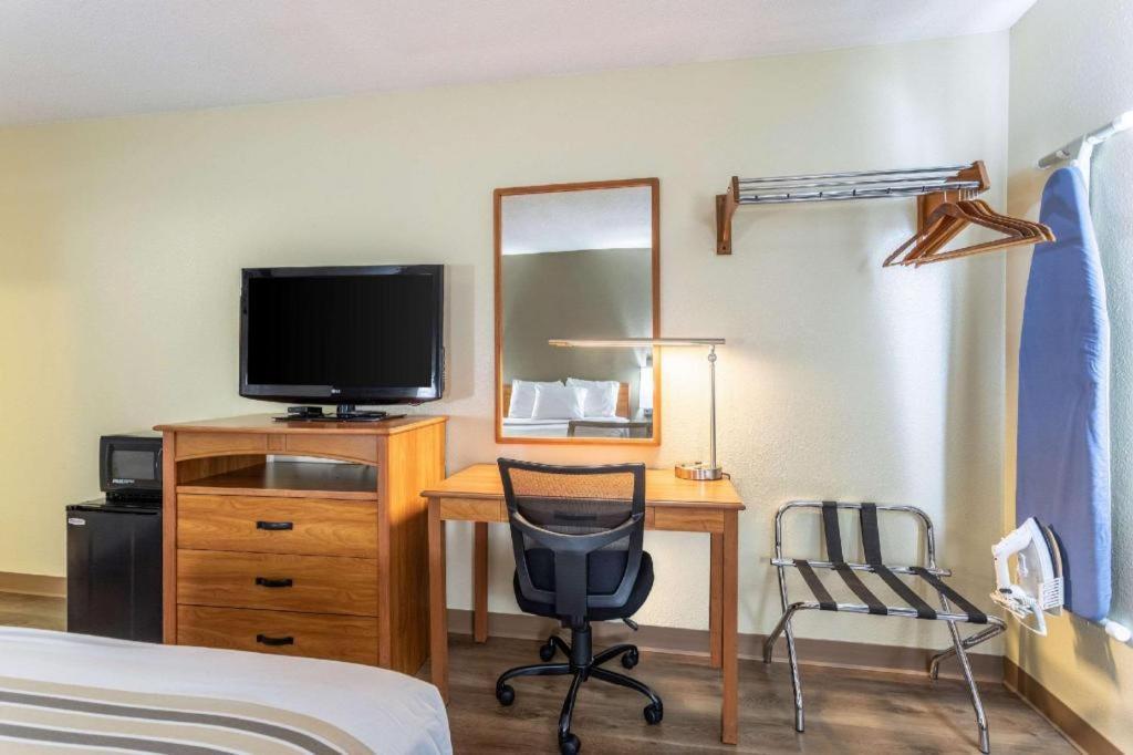 Econo Lodge Итака Экстерьер фото