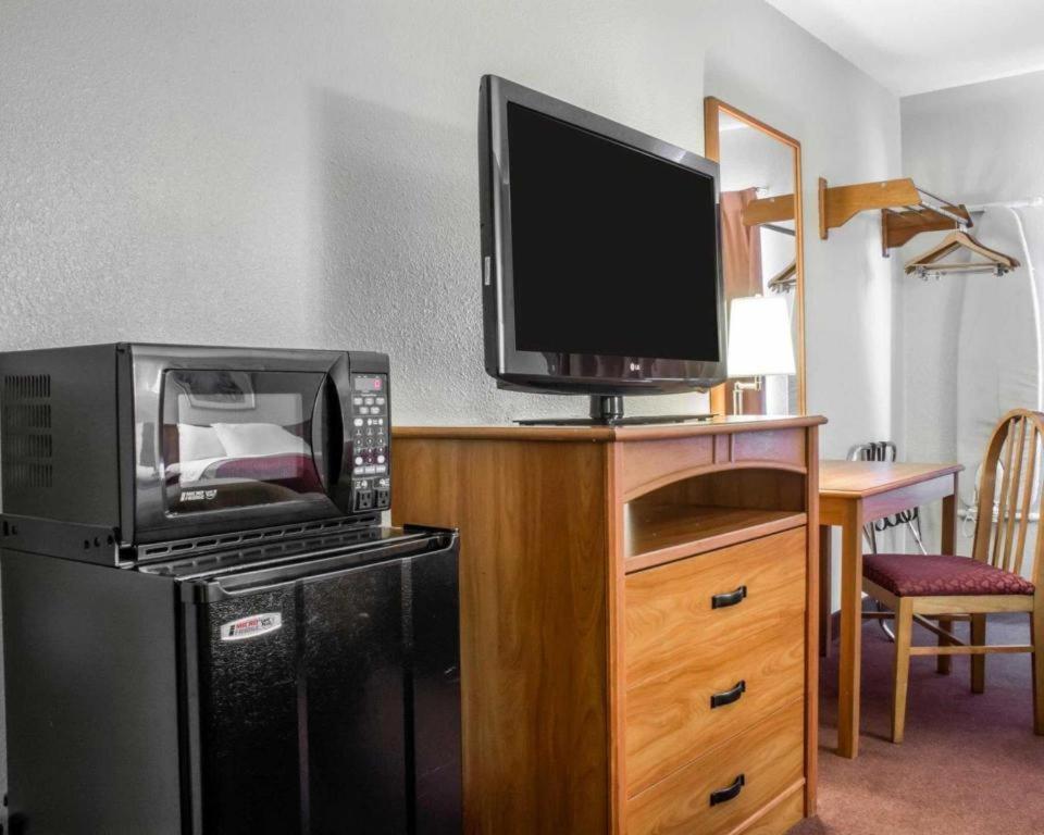 Econo Lodge Итака Экстерьер фото