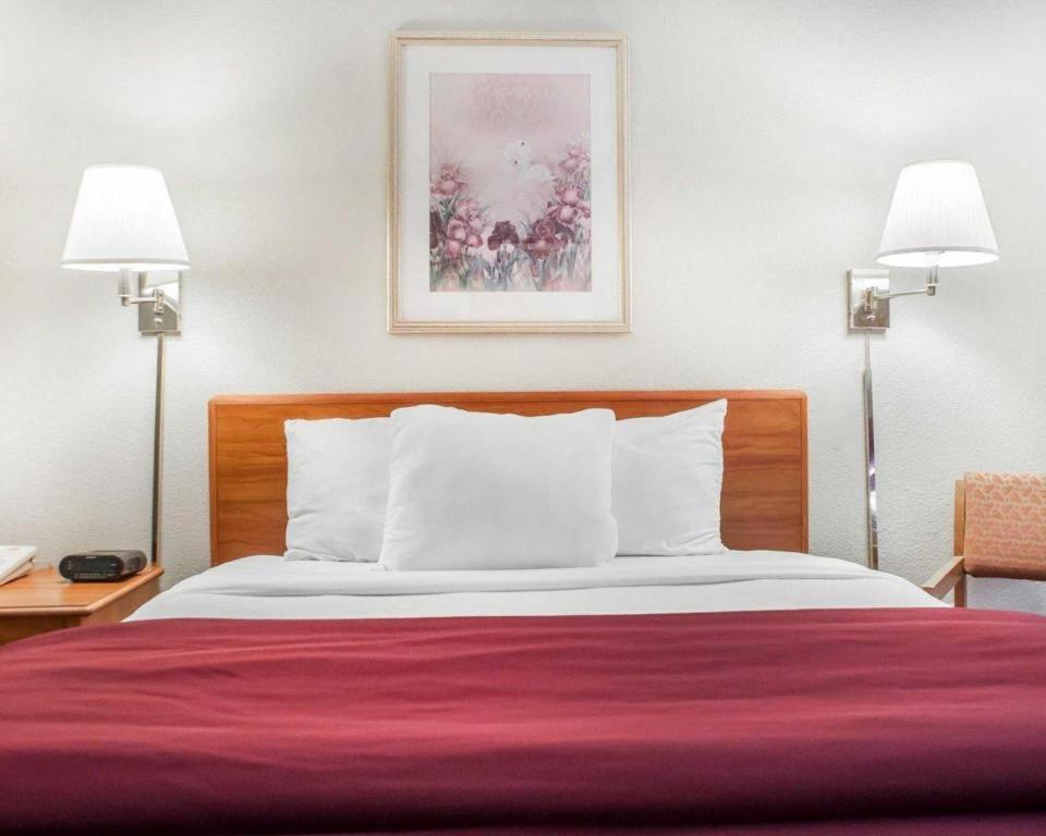 Econo Lodge Итака Экстерьер фото